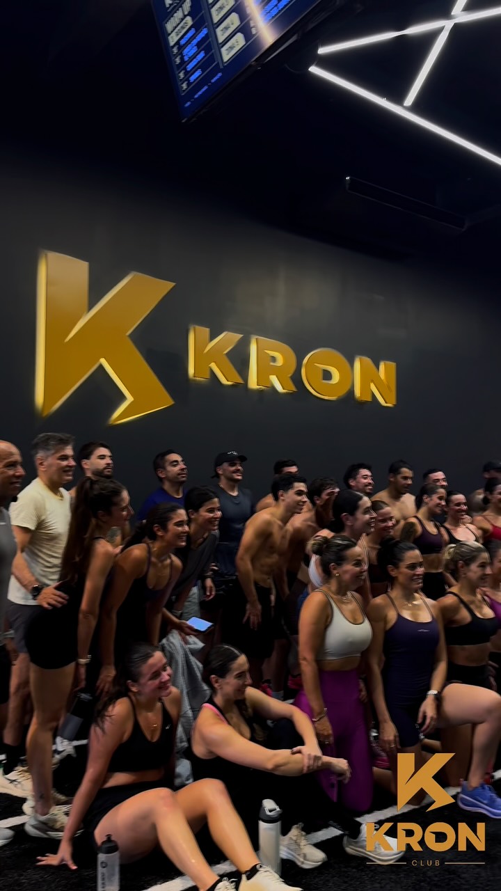Comunidade Kron Club reunida no espaço de treino